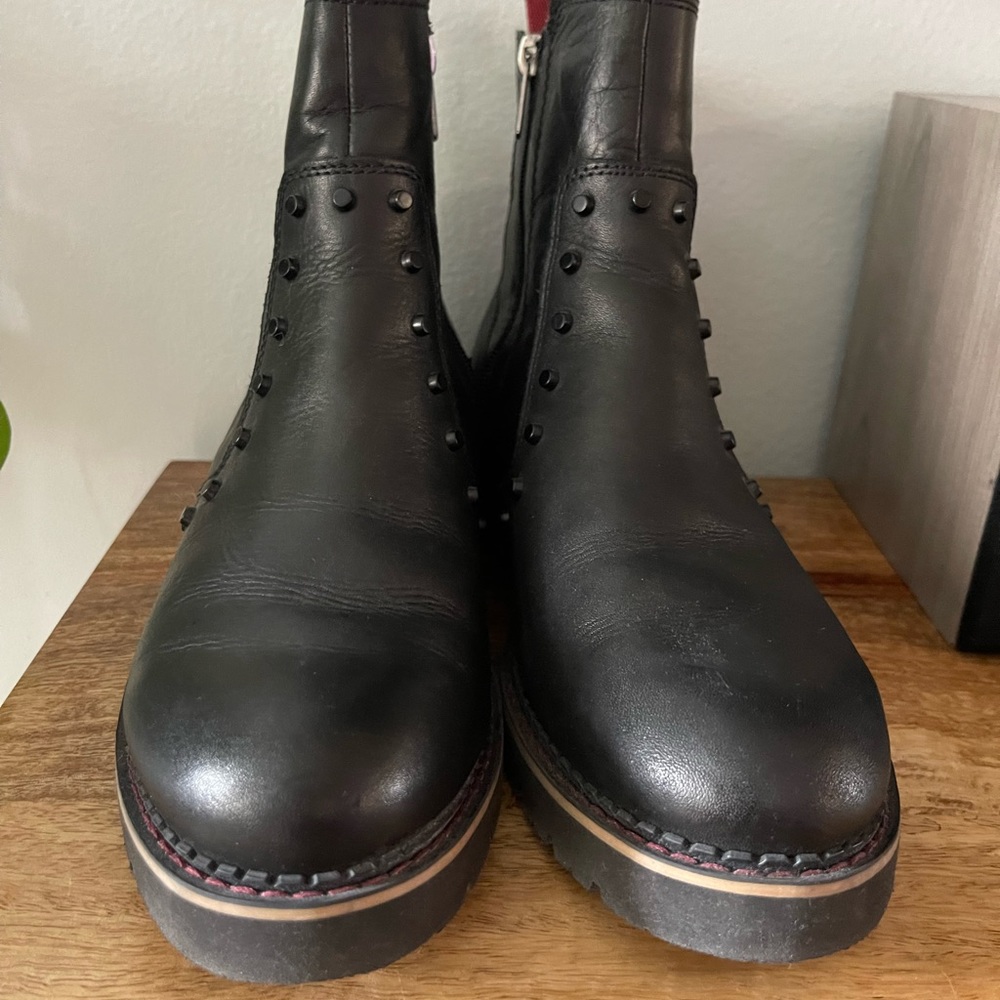 LIGHTLY WORN BLACK STUDDED BOOTS